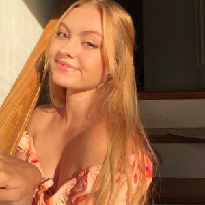 Meet your Posher, Heleni